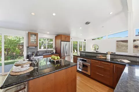Kitchen - 201 Thompson Sq, Mountain View, CA 94043 photo 3 of 6