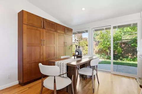 Dining - 201 Thompson Sq, Mountain View, CA 94043 photo 1 of 2