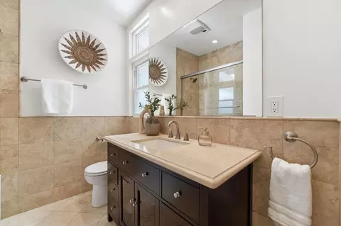 Bath - 201 Thompson Sq, Mountain View, CA 94043 photo 2 of 5