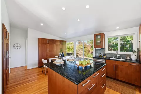 Kitchen - 201 Thompson Sq, Mountain View, CA 94043 photo 6 of 6