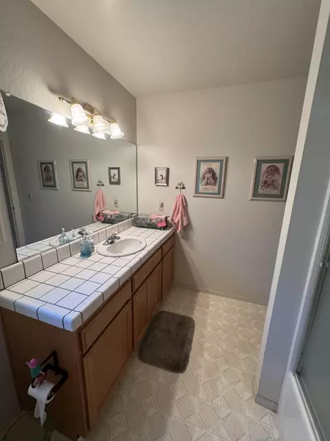 Bath - 1388 Kenney Dr, Murphys, CA 95247 photo 2 of 5
