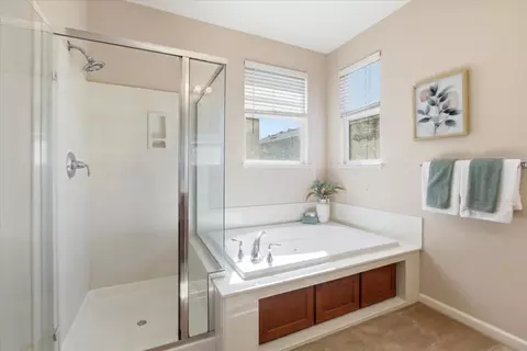 Bath - 730 Tennyson Dr, Gilroy, CA 95020 photo 3 of 4