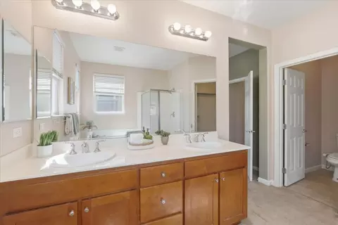 Bath - 730 Tennyson Dr, Gilroy, CA 95020 photo 4 of 4