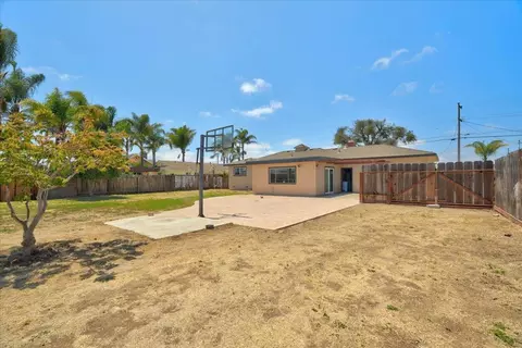 Exterior - 664 Middlefield Rd, Salinas, CA 93906 photo 4 of 9