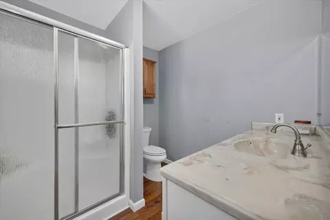 Bath - 664 Middlefield Rd, Salinas, CA 93906 photo 1 of 4