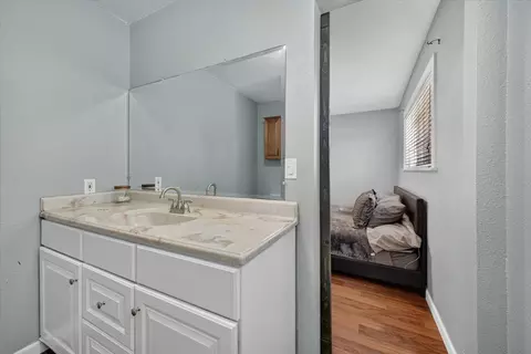 Bath - 664 Middlefield Rd, Salinas, CA 93906 photo 3 of 4