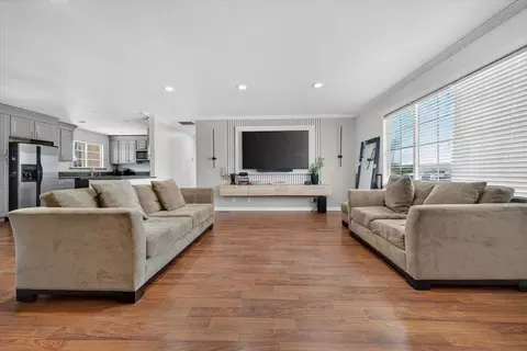 Living - 664 Middlefield Rd, Salinas, CA 93906 photo 1 of 3