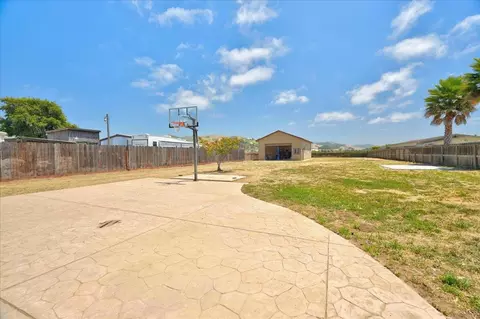 Exterior - 664 Middlefield Rd, Salinas, CA 93906 photo 5 of 9