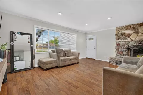 Living - 664 Middlefield Rd, Salinas, CA 93906 photo 2 of 3
