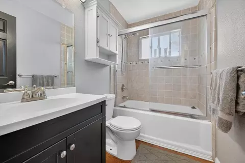 Bath - 664 Middlefield Rd, Salinas, CA 93906 photo 4 of 4