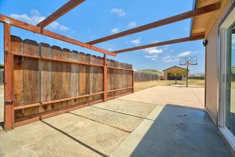 Exterior - 664 Middlefield Rd, Salinas, CA 93906 photo 8 of 9