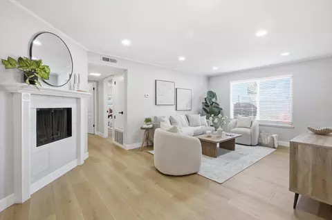 Living - 577 E Taylor Ave C, Sunnyvale, CA 94085 photo 2 of 3