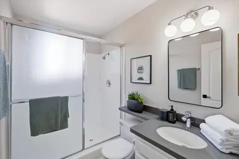 Bath - 577 E Taylor Ave C, Sunnyvale, CA 94085 photo 2 of 2