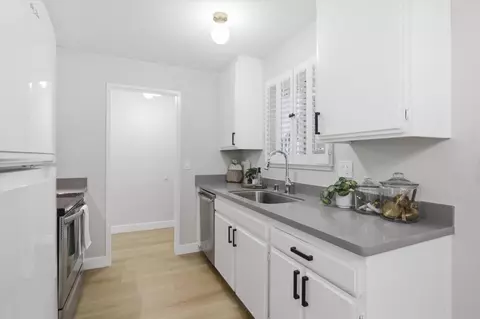 Kitchen - 577 E Taylor Ave C, Sunnyvale, CA 94085 photo 2 of 4