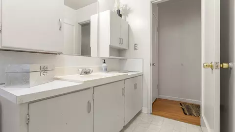 Bath - 21685 Olive Ave, Cupertino, CA 95014 photo 2 of 3