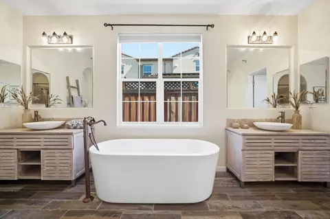 Bath - 7111 Eagle Ridge Dr, Gilroy, CA 95020 photo 1 of 4