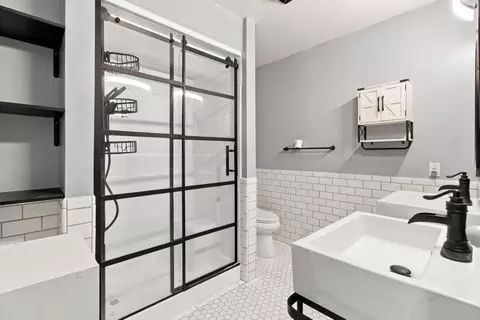 Bath - 7635 Fallen Leaf Ln, Salinas, CA 93907 photo 2 of 2