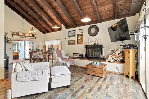 Living - 7635 Fallen Leaf Ln, Salinas, CA 93907 photo 2 of 2