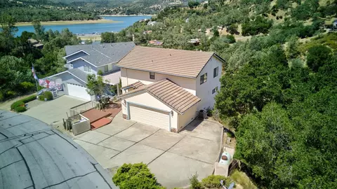 2537 Shoreline Rd, Bradley, CA 93426