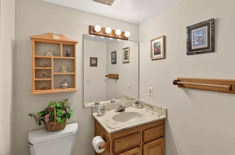 Bath - 2537 Shoreline Rd, Bradley, CA 93426 photo 1 of 7