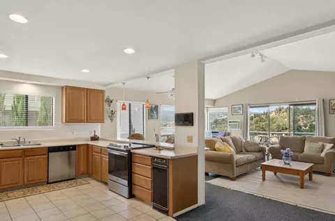 Kitchen - 2537 Shoreline Rd, Bradley, CA 93426 photo 3 of 3
