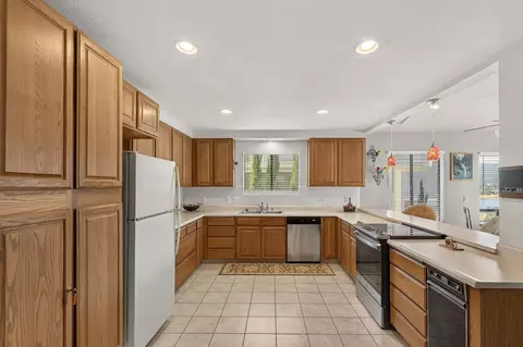 Kitchen - 2537 Shoreline Rd, Bradley, CA 93426 photo 2 of 3