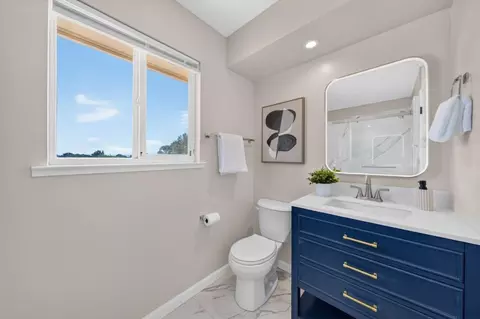 Bath - 10980 New Ave, Gilroy, CA 95020 photo 5 of 6