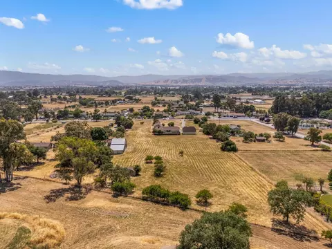 View/Area - 10980 New Ave, Gilroy, CA 95020 photo 5 of 7