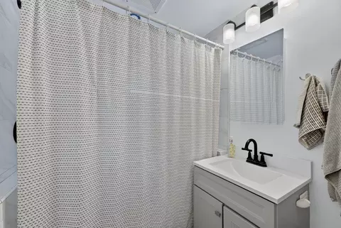 Bath - 5177 Freedom Blvd, Aptos, CA 95003 photo 3 of 4