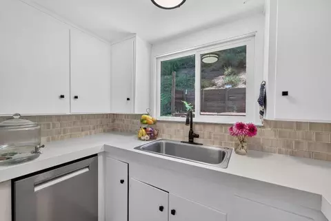 Kitchen - 5177 Freedom Blvd, Aptos, CA 95003 photo 4 of 4