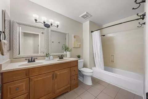 Bath - 1439 Eagles Nest Ln, Gilroy, CA 95020 photo 2 of 3