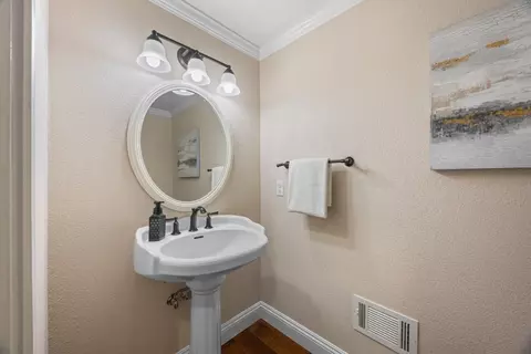 Bath - 1439 Eagles Nest Ln, Gilroy, CA 95020 photo 1 of 3