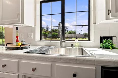 Kitchen - 295 Day Valley Rd, Aptos, CA 95003 photo 5 of 6