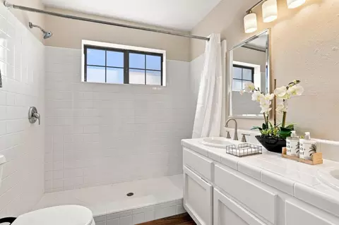 Bath - 295 Day Valley Rd, Aptos, CA 95003 photo 2 of 4