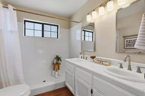 Bath - 295 Day Valley Rd, Aptos, CA 95003 photo 1 of 2