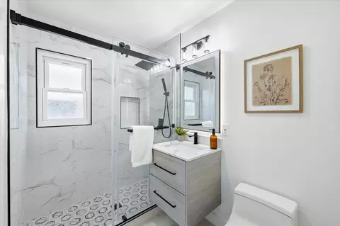Bath - 6566 Clifford Dr, Cupertino, CA 95014 photo 3 of 4