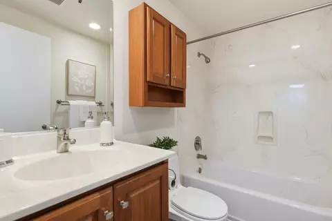 Bath - 824 Bay St, Mountain View, CA 94041 photo 4 of 5