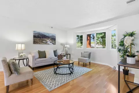 Living - 824 Bay St, Mountain View, CA 94041 photo 2 of 3