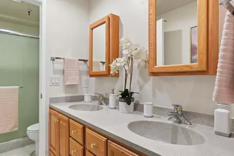 Bath - 824 Bay St, Mountain View, CA 94041 photo 2 of 5