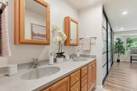 Bath - 824 Bay St, Mountain View, CA 94041 photo 3 of 5