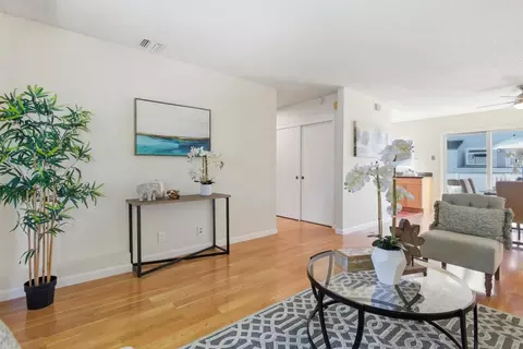 Living - 824 Bay St, Mountain View, CA 94041 photo 3 of 3