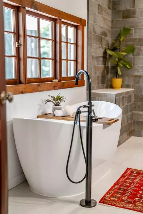 Bath - 900 Larsen Rd, Aptos, CA 95003 photo 3 of 10