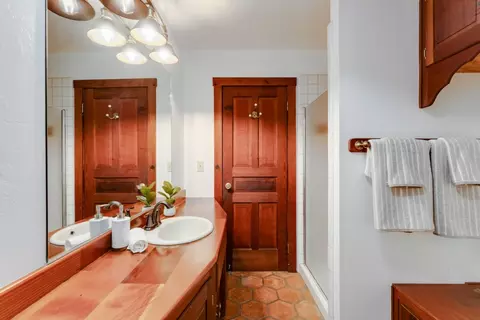 Bath - 900 Larsen Rd, Aptos, CA 95003 photo 1 of 10