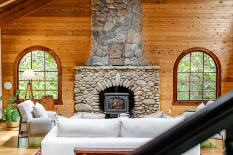 Living - 900 Larsen Rd, Aptos, CA 95003 photo 3 of 8
