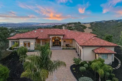 5 Winding Oaks Dr, Pleasanton, CA 94566