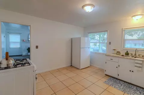 Kitchen - 111 Mayfair Dr, Salinas, CA 93905 photo 6 of 7