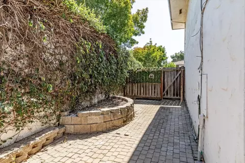 Exterior - 1271 Juniper Dr 7, Gilroy, CA 95020 photo 6 of 9