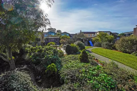 7 Kelly Ave, Half Moon Bay, CA 94019