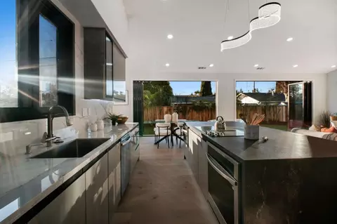 Kitchen - 806 Emily Dr, Mountain View, CA 94043 photo 5 of 8