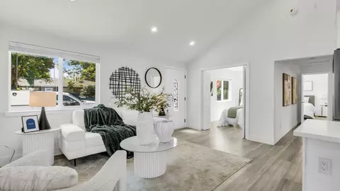 Entry Way - 186 Fair Oaks St, Mountain View, CA 94040 photo 1 of 2